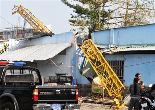 Hiện trường vụ sập cần cẩu dự án Topaz Home, 2 người bị thương