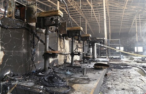 Cháy dữ dội, thiêu rụi nhà xưởng hơn 1.000 m² ở Bình Dương