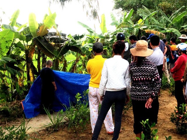 Thanh niên bốc cháy như ngọn đuốc lao ra đường