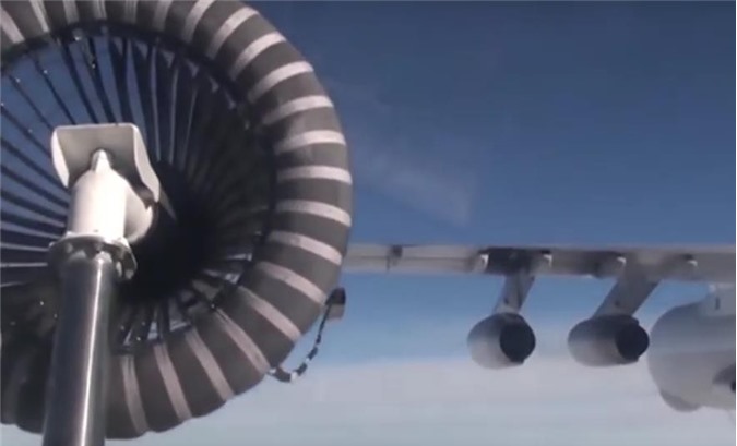 Nga công bố hình ảnh tiếp nhiên liệu trên không với máy bay Su-24 