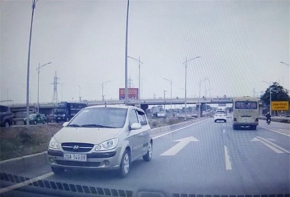 Đề nghị ''cấm cửa'' xe chạy ngược chiều trên cao tốc