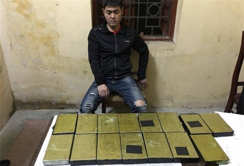 Mắc xích trong đường dây vận chuyển 1.000 bánh heroin