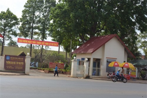 Bắt quả tang cán bộ trường Đại học Tây Nguyên đánh bạc