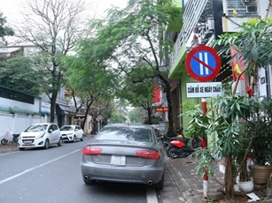 Bỡ ngỡ vì đỗ xe ngày chẵn, lẻ trên đường Nguyễn Gia Thiều
