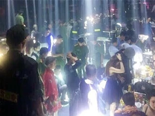 Cảnh sát vây quán bar ở Sài Gòn, gần 300 "dân chơi" hốt hoảng