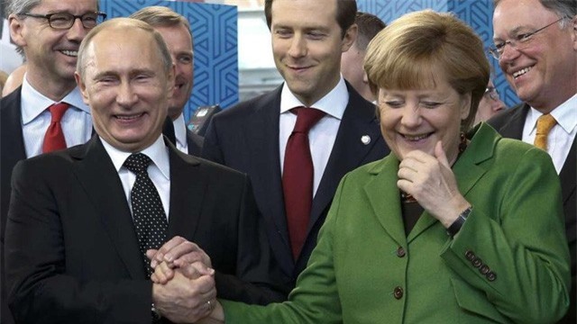 Putin mong ngóng Merkel tới thăm Nga