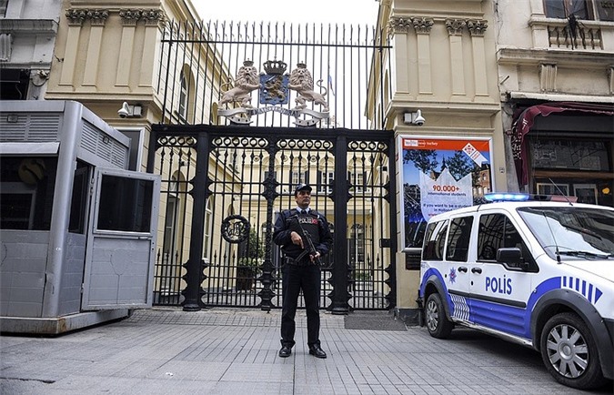 Mâu thuẫn, Hà Lan cấm máy bay chở Ngoại trưởng Thổ Nhĩ Kỳ hạ cánh