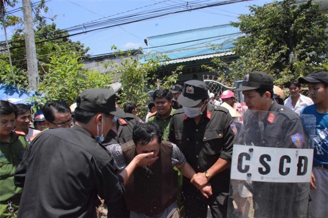 Trưởng phòng tư pháp bị đâm: Nạn nhân đã tỉnh lại