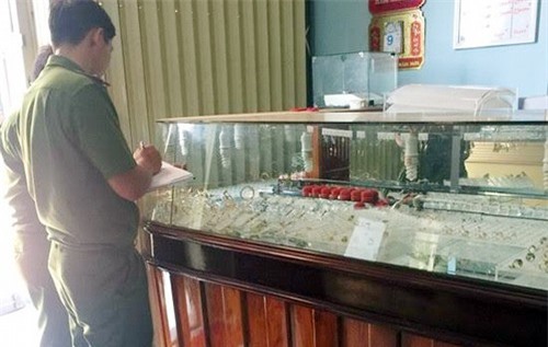 Bắt nghi phạm thuê ôtô đi trộm hơn 100 lượng vàng ở Bình Định