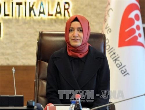 Cảnh sát Hà Lan trục xuất nữ Bộ trưởng Thổ Nhĩ Kỳ