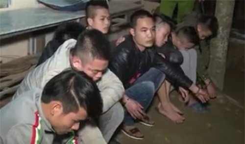 50 'đàn anh' vác hung khí đi đòi nợ gây náo loạn trong đêm