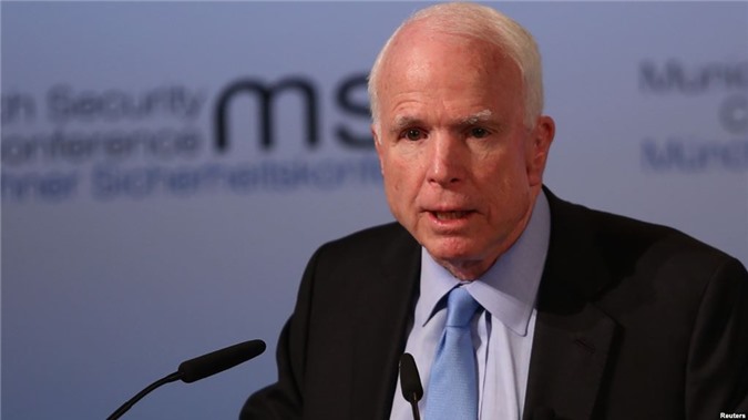 McCain "thách" Trump chứng minh cáo buộc Obama nghe lén
