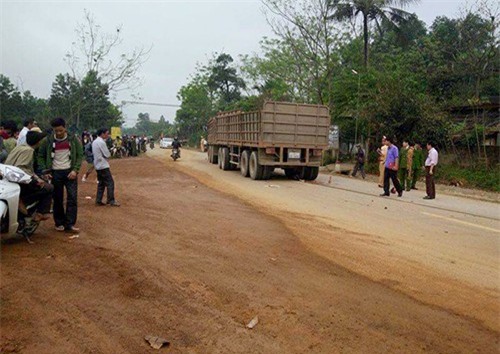 Tin mới vụ xe đầu kéo gây tai nạn tông thai phụ và con tử vong