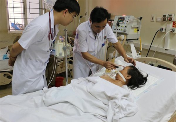 Thêm 1 phụ nữ hôn mê sâu, tổn thương não do ngộ độc rượu methanol