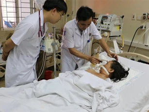 Thêm 1 phụ nữ hôn mê sâu, tổn thương não do ngộ độc rượu methanol