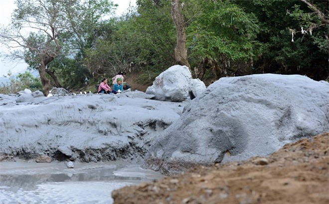 Bộ TN&MT lập đoàn kiểm tra vụ vỡ đập chứa bùn thải ở Nghệ An