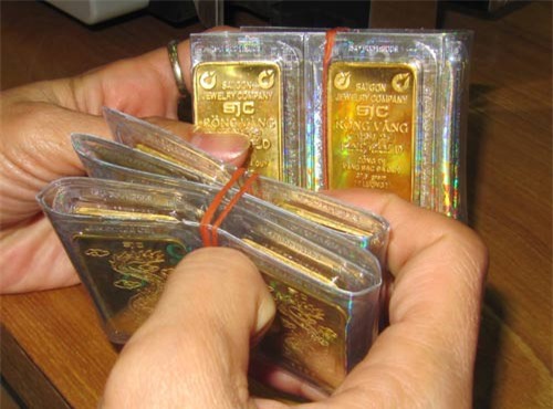 Cấm ngân hàng cho vay vốn để mua vàng miếng từ 15/3