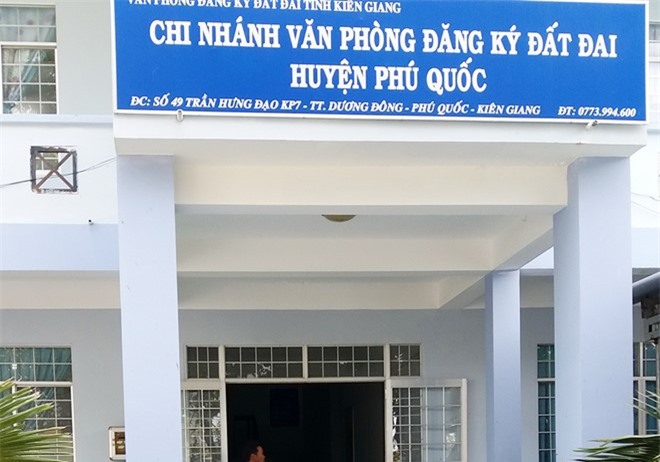 N&#x1EEF; k&#x1EBF; to&#xE1;n chi&#x1EBF;m &#x111;o&#x1EA1;t 2 t&#x1EF7; ti&#x1EC1;n &#x111;&#x103;ng k&#xFD; &#x111;&#x1EA5;t &#x111;ai &#x1EDF; Ph&#xFA; Qu&#x1ED1;c