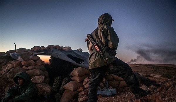 Quân đội Syria tấn công ác liệt nhiều tuyến phòng thủ của IS ở Palmyra 