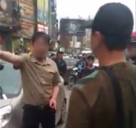 Hà Nội: Vợ chồng đánh ghen giữa phố, kẻ gian nhanh tay trộm đồ