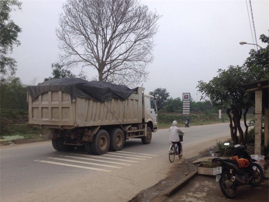 Bắt quả tang 4 thanh tra giao thông nhận tiền bảo kê