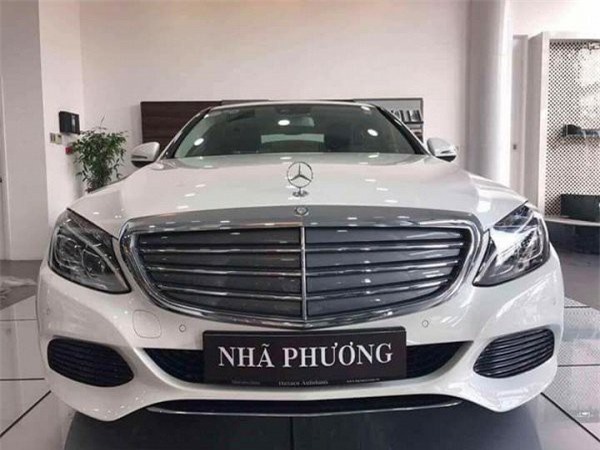 Trường Giang mở quán cơm, Nhã Phương tậu 'xế hộp' mới