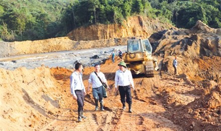 Vỡ đập chứa bùn thải: Đập đắp bằng đất, không được gia cố