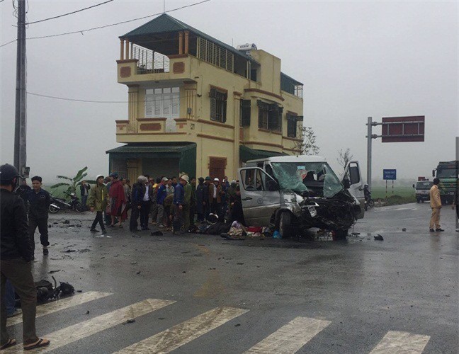 Hà Nam: Xe khách đón dâu gặp nạn, ít nhất 8 người thương vong
