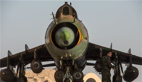 Không quân Syria quần nát loạt căn cứ của IS ở Deir Ezzur