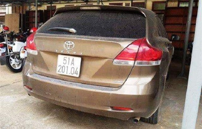 Tài xế chạy quá tốc độ, móc thẻ hội viên nhà báo giả ra "khoe"