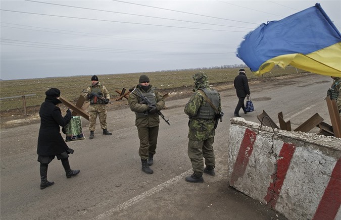 Ukraine phong tỏa giao thông với Donbass, Nga phản ứng gay gắt