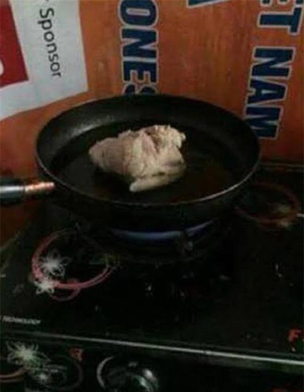 Con dâu 'đảm' trổ tài rang thịt khiến mẹ chồng 'khóc thét'