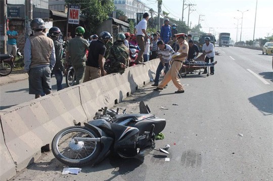 Lấn làn ôtô, nam thanh niên bị xe tải tông tử vong