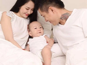 Vợ chồng Tuấn Hưng đón con gái nhỏ nặng 3,1kg
