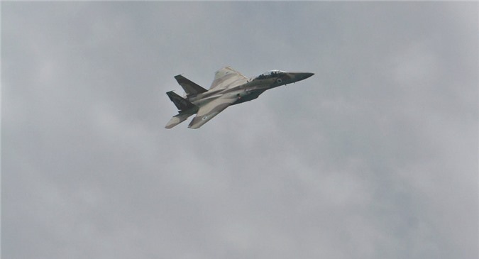 Israel tấn công các vị trí quân sự của Syria để giúp khủng bố