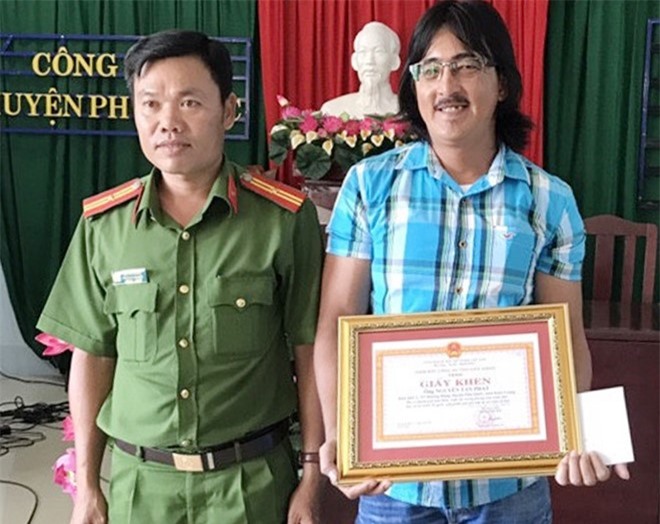 Khen thưởng người giúp cô giáo truy bắt kẻ trộm 600 triệu đồng