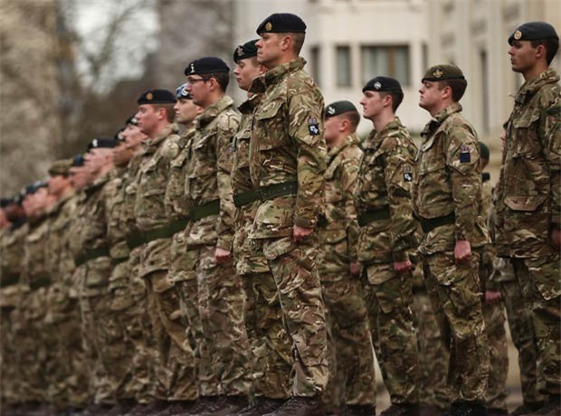 Lính Anh hạ cánh tại căn cứ không quân Estonia