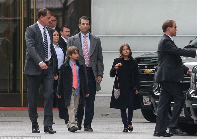 Mật vụ Mỹ bị điều tra vì chụp ảnh cháu Tổng thống Trump