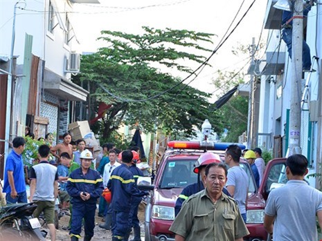 TP.HCM: Nổ xưởng sản xuất bóng đèn, 4 người bị thương