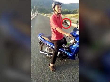 Xác định khẩu súng Phó Phòng Nông nghiệp mang ra dọa dân
