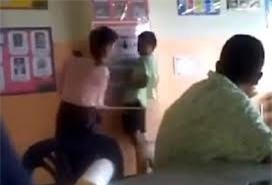 Cô giáo dùng thước đánh 23 học sinh vì quá nóng nảy?