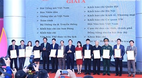 Hội báo toàn quốc 2017: Trao hàng chục giải ấn tượng