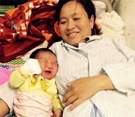 Bé trai nặng 6,1kg kháu khỉnh chào đời tại Nghệ An