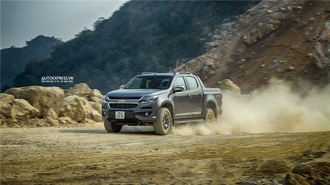 Chiêm ngưỡng Chevrolet Colorado High Country 2017 "xào, chẻ" miền đá Kim Bảng