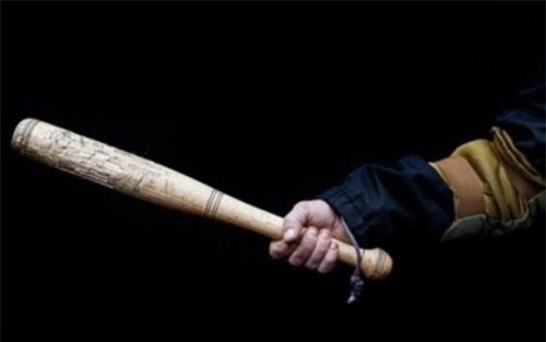 Mẹ phát hoảng khi thấy con gục chết sau trận đòn của bố