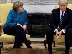 Mỹ giải thích việc ông Trump không bắt tay bà Merkel