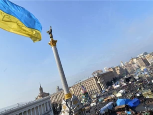 Ukraine trừng phạt quan chức châu Âu đến thăm Crimea