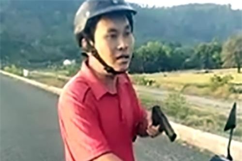 Xem xét kỷ luật Phó Phòng Nông nghiệp mang "súng" dọa dân