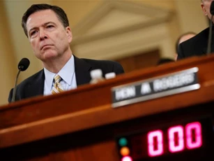 Giám đốc FBI nói Trump không bị nghe lén, Nhà Trắng "lao vào khẩu chiến"
