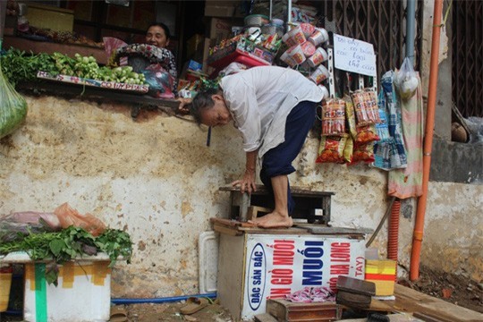 Phá bậc tam cấp ở phường Bến Nghé, chính quyền nói gì?